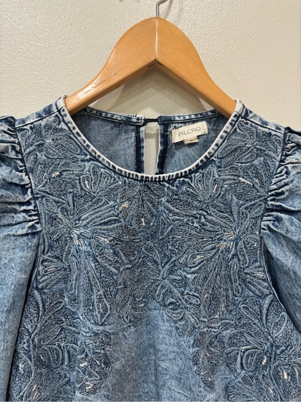 Pilcro Anthropologie Embellished LongSleeve Denim Top Women’s Size XS - Picture 5 of 15